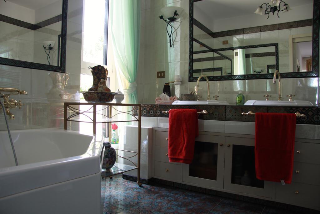 The Incantation Guest House Montesilvano Marina Pokoj fotografie